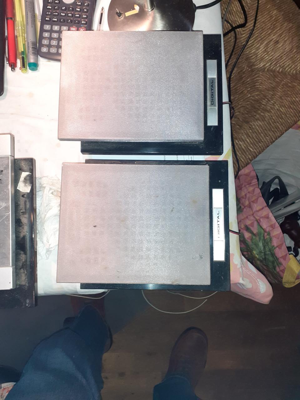 2 X Ophang..... Stereo Radio met MP3- Speler...met Boxen