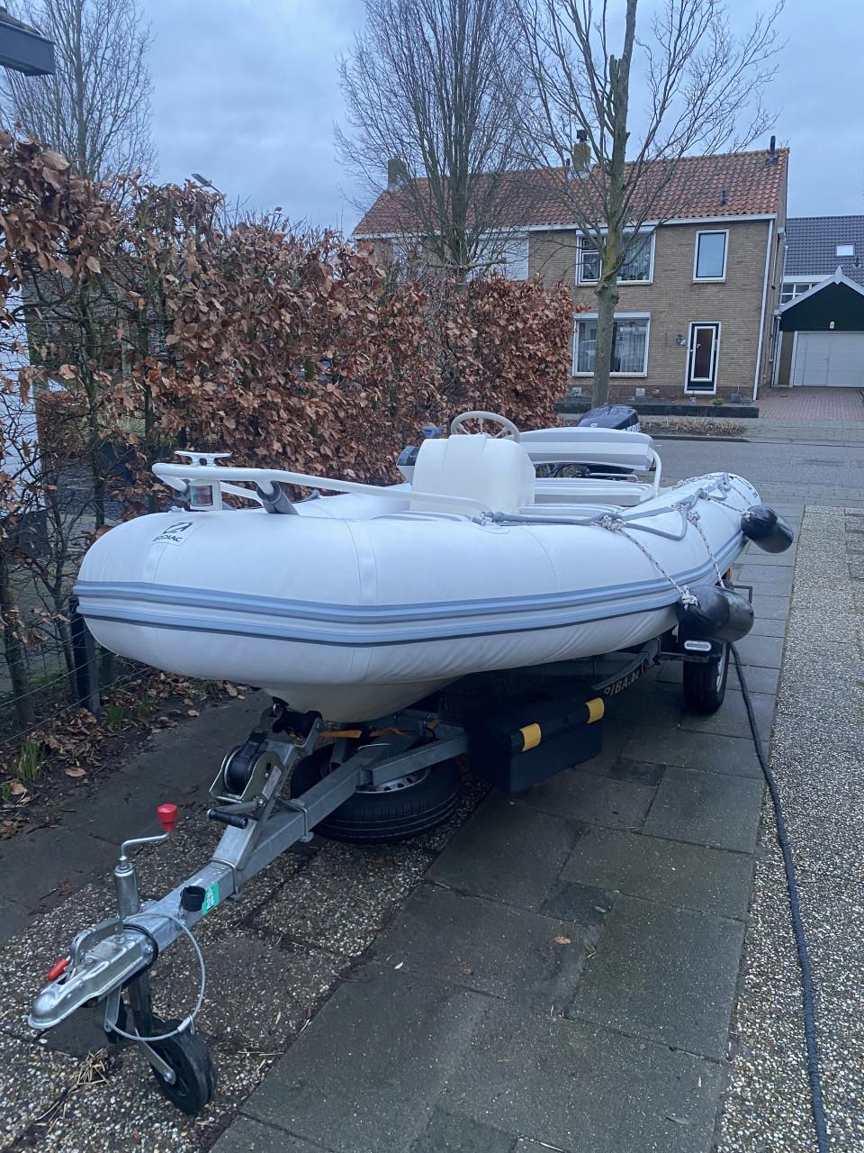 Zodiac Yachtline 420 met 40 pk evinrude E-TEC en RIBA trailer