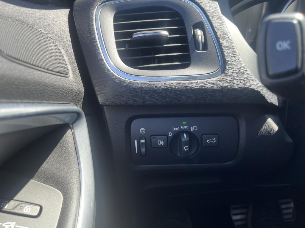 Volvo V40 1.5 t3 polar+ r-design sport pano navi trekhaak automaat