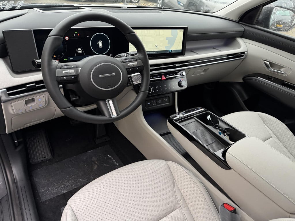 Hyundai Tucson Hybrid 1.6 t-gdi hev premium light grey interior