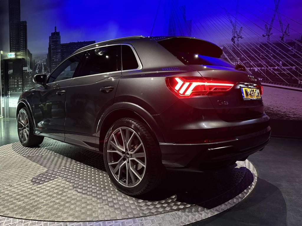 Audi Q3 35 tfsi s edition *pano*camera*trekhaak*