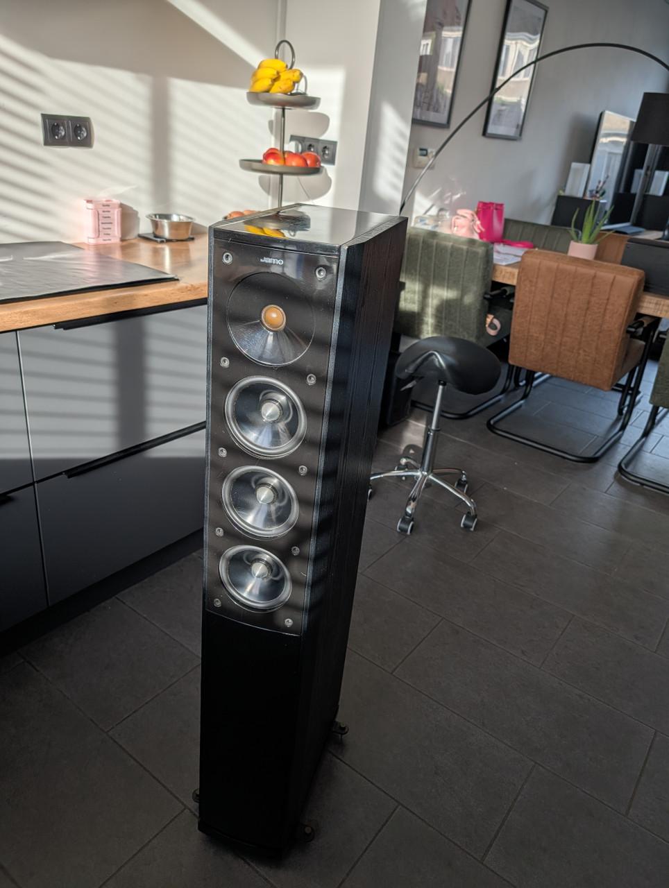 Jamo S608 met center en rears