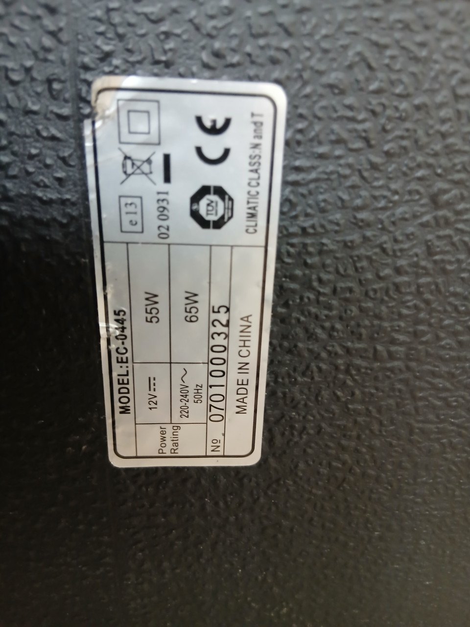 Koelbox elektrisch zeer weinig gebruikt. kan op gewoon stroom of in de auto