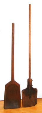 Te koop oude houten graanschep en antieke broodschop