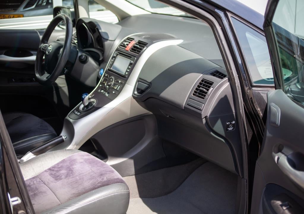 Toyota Auris 1.8 full hybrid executive business