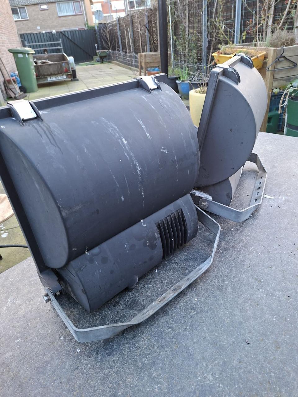 2 STUKS  PHILIPS 2500 WATT LAMPEN