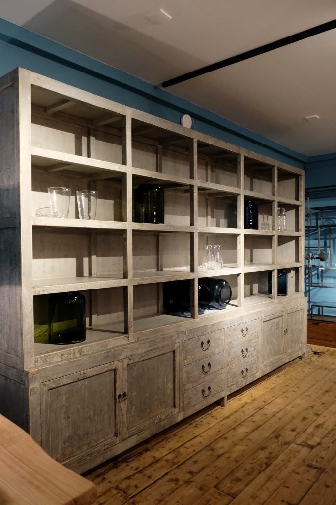Landelijk grote old pine kast van De Pagter uit Middelburg
