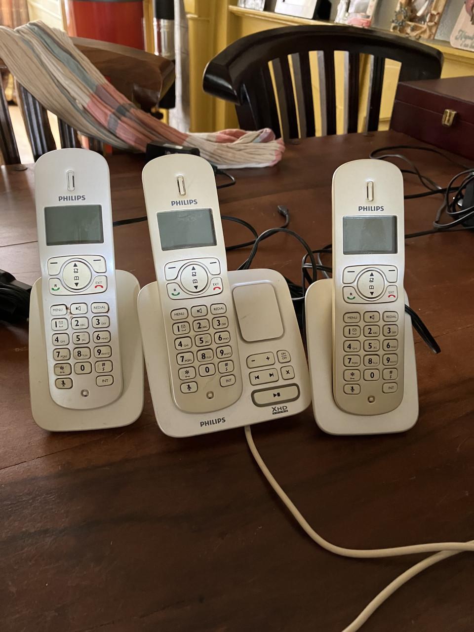 Lot met analoge telefoontoestellen