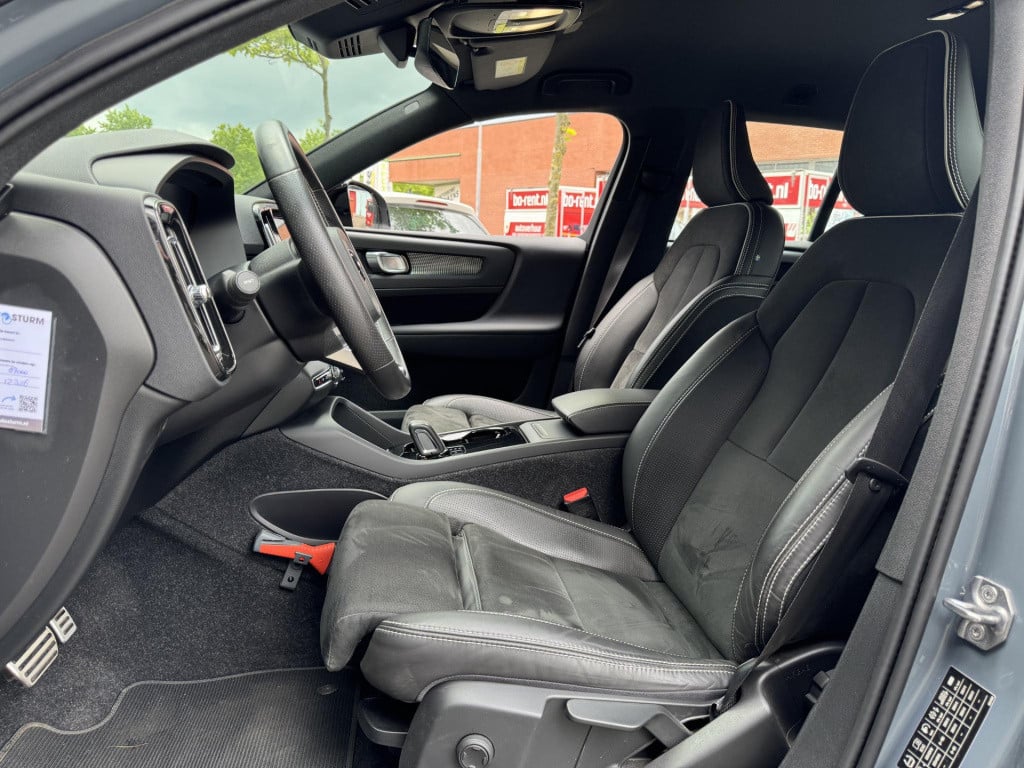 Volvo XC40 recharge p8 awd r-design 408pk | trekhaak uitklapbaar | navigati