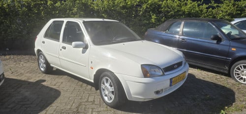 Luxe Ford Fiesta, airco, trekhaak, 5 deuren, nieuwe apk