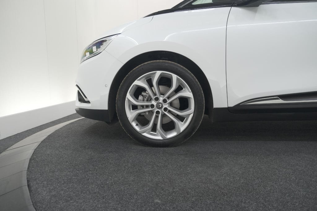 Renault Scenic tce 140 bose | trekhaak | camera | dodehoekdetectie | naviga