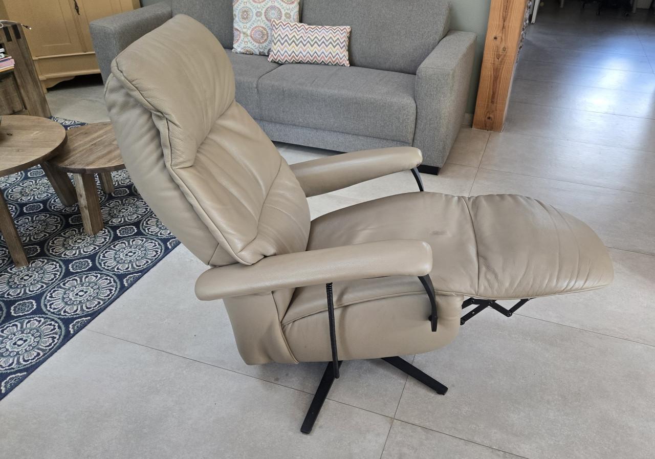 Stoel meubelzorg taupe kleur