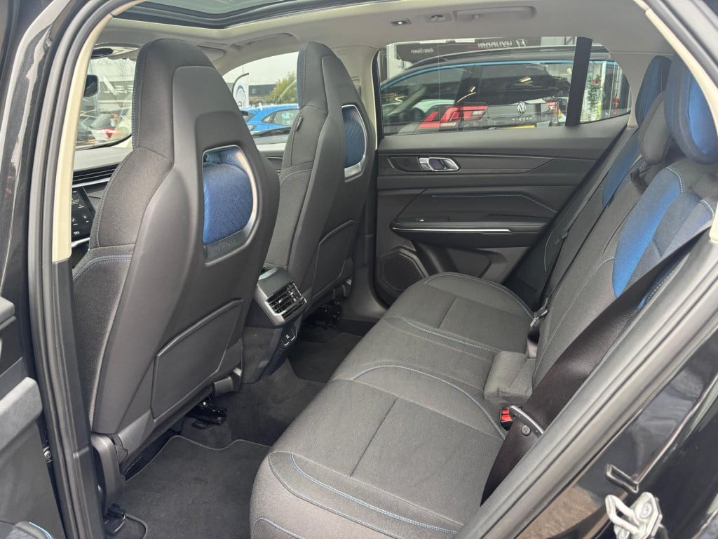 Lynk & Co 01 1.5 261pk, pano, 360gr camera, adaptive cc, carplay