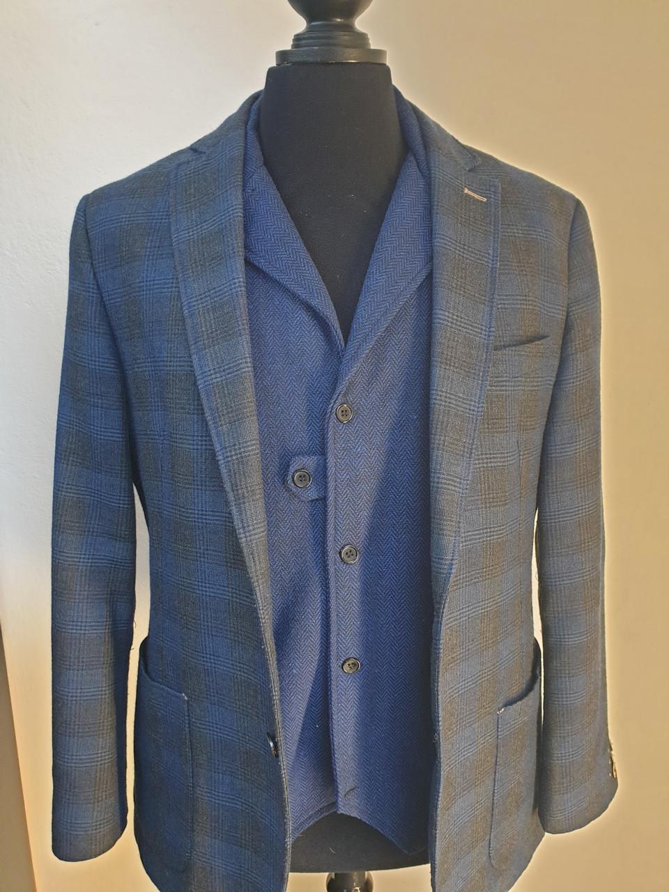 "Vlot" Colbert met vest.