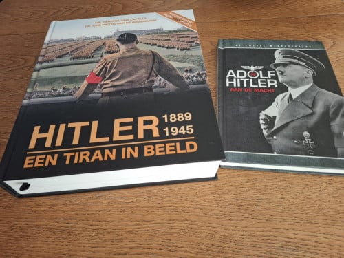 2 boeken over Hitler
