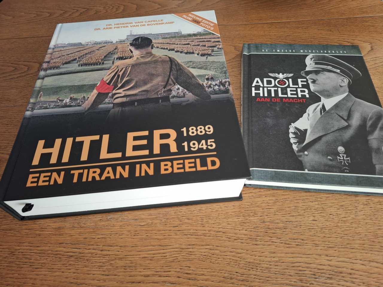 2 boeken over Hitler