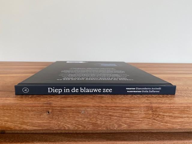 Nieuw | Diep in de blauwe zee | Gianumberto Accinelli