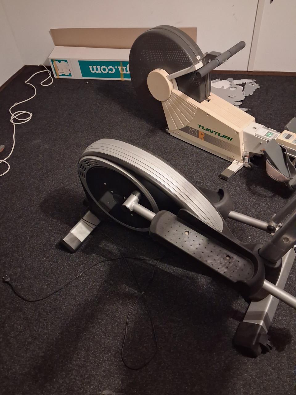Cross trainer  +  roeitrainer