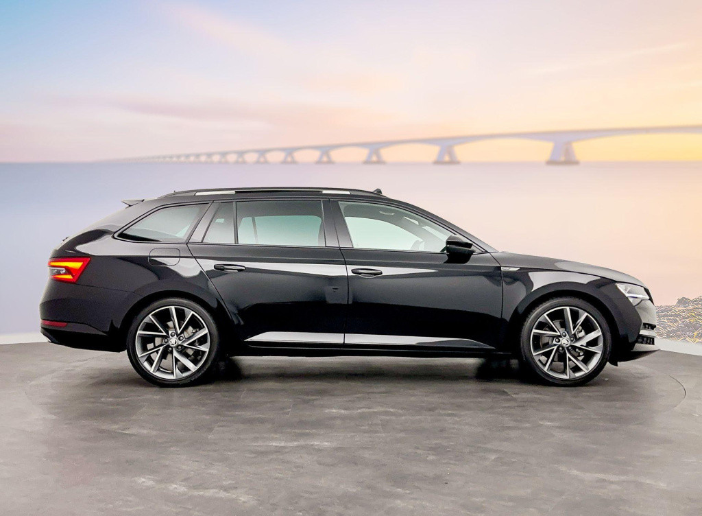 Skoda Superb sportline business 1.5 110 kw / 150 pk tsi combi 7 panoramadak