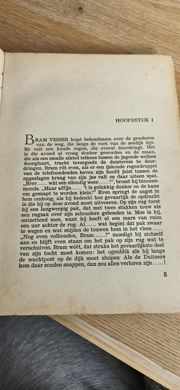 Boek André de koerier van Joh. C. Maas