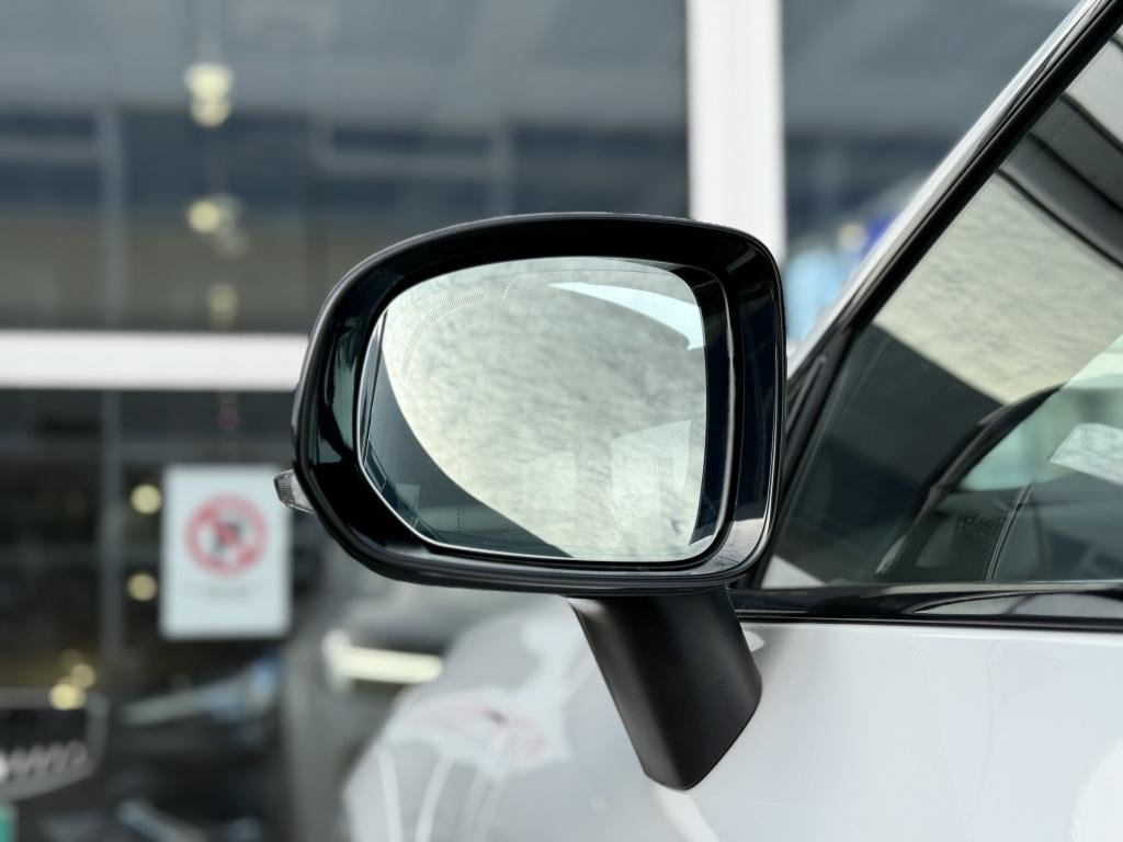 Volvo XC60 t6 398pk recharge dark black edition| panodak| luchtvering| trek