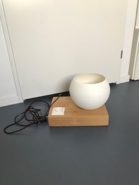 Lamp op houten voet