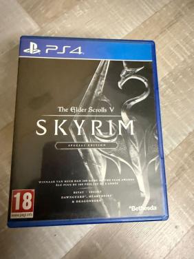 PlayStation 4 spel: Skyrim
