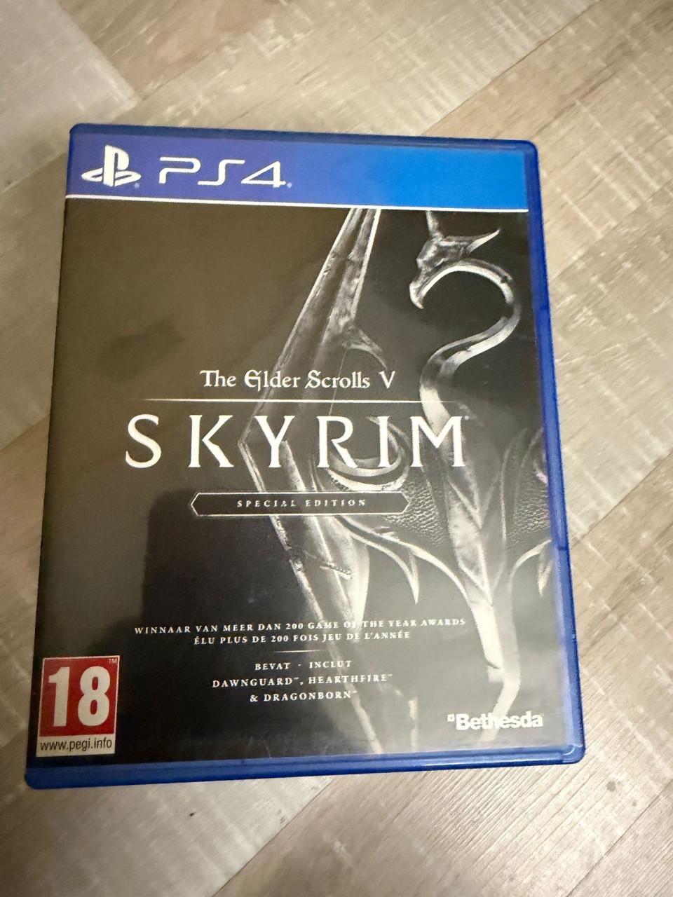 PlayStation 4 spel: Skyrim