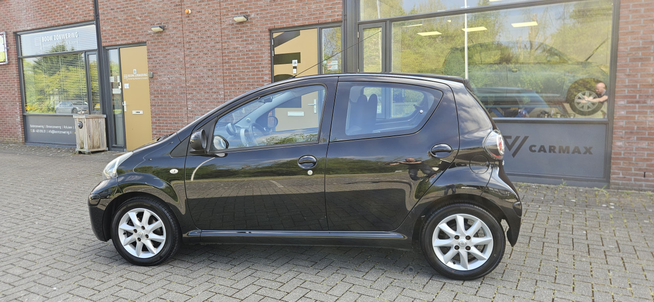 Zuinige TOYOTA AYGO 5drs AIRCO / NL AUTO / NAP