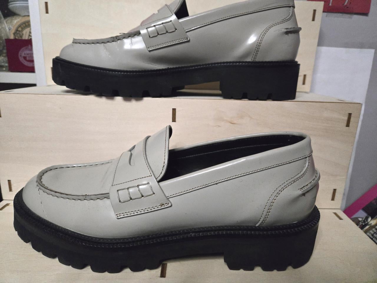 Closed" Cream Leather Lug-Sole Penny Loafer Maat 40