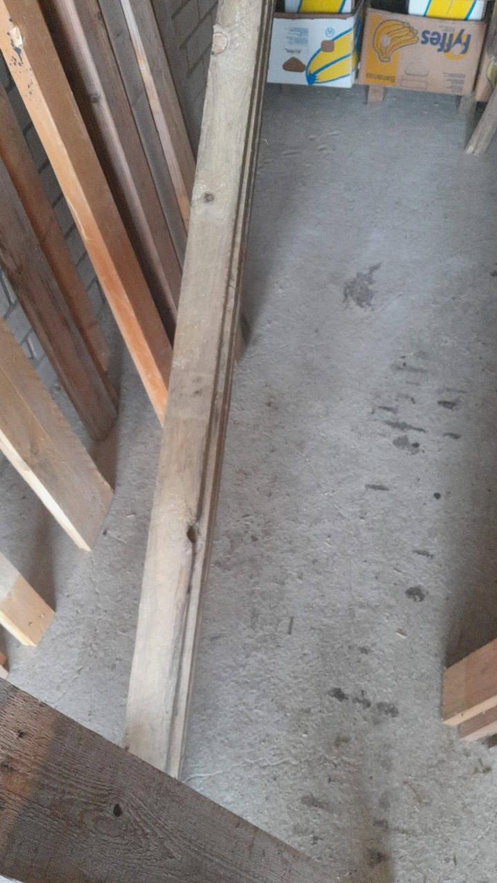 Diverse planken van paletten en kepers.