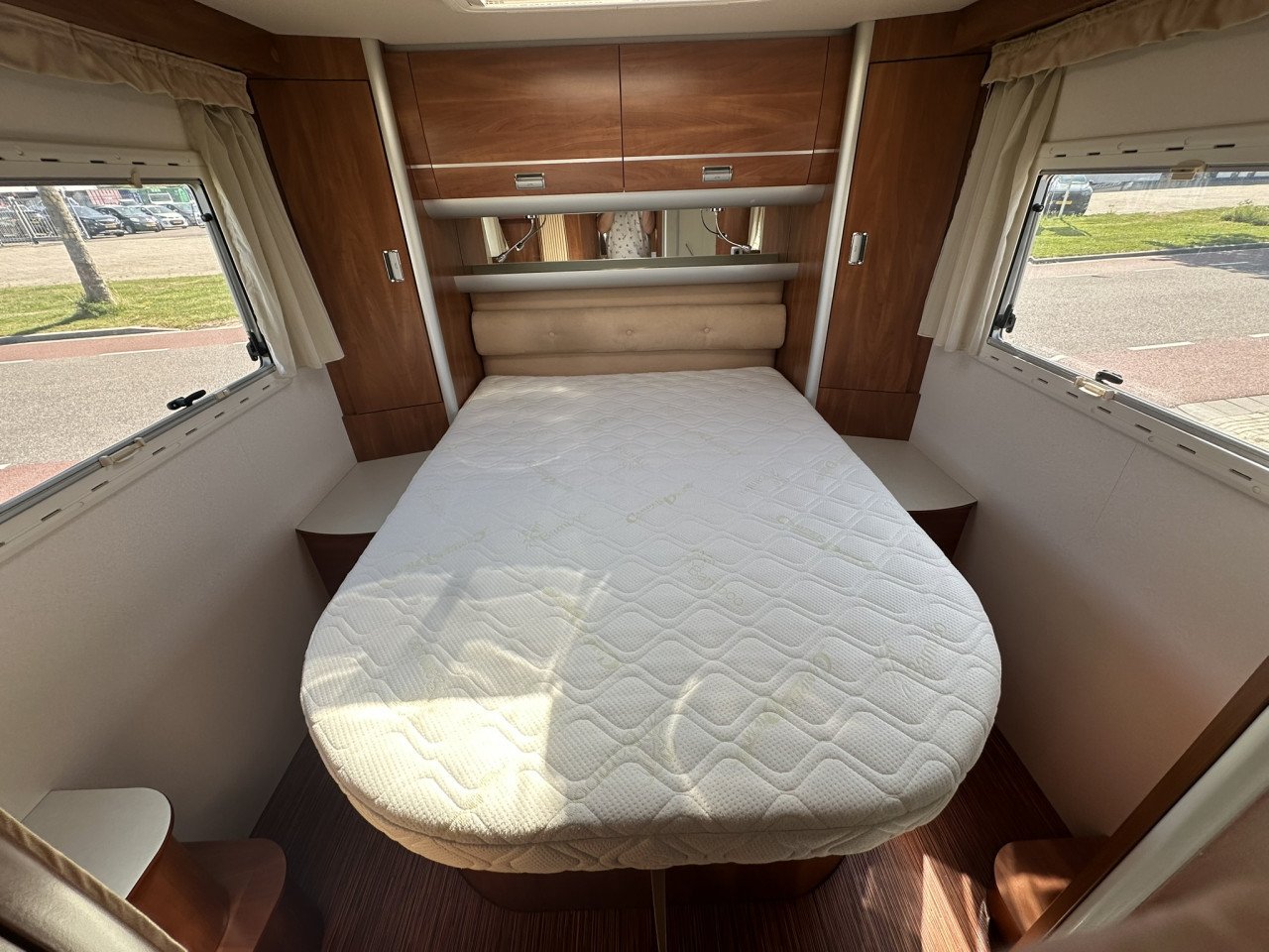 Ruime Laika Kreos 3012 – Half Integraal met Queensbed | Slechts 53.434 km