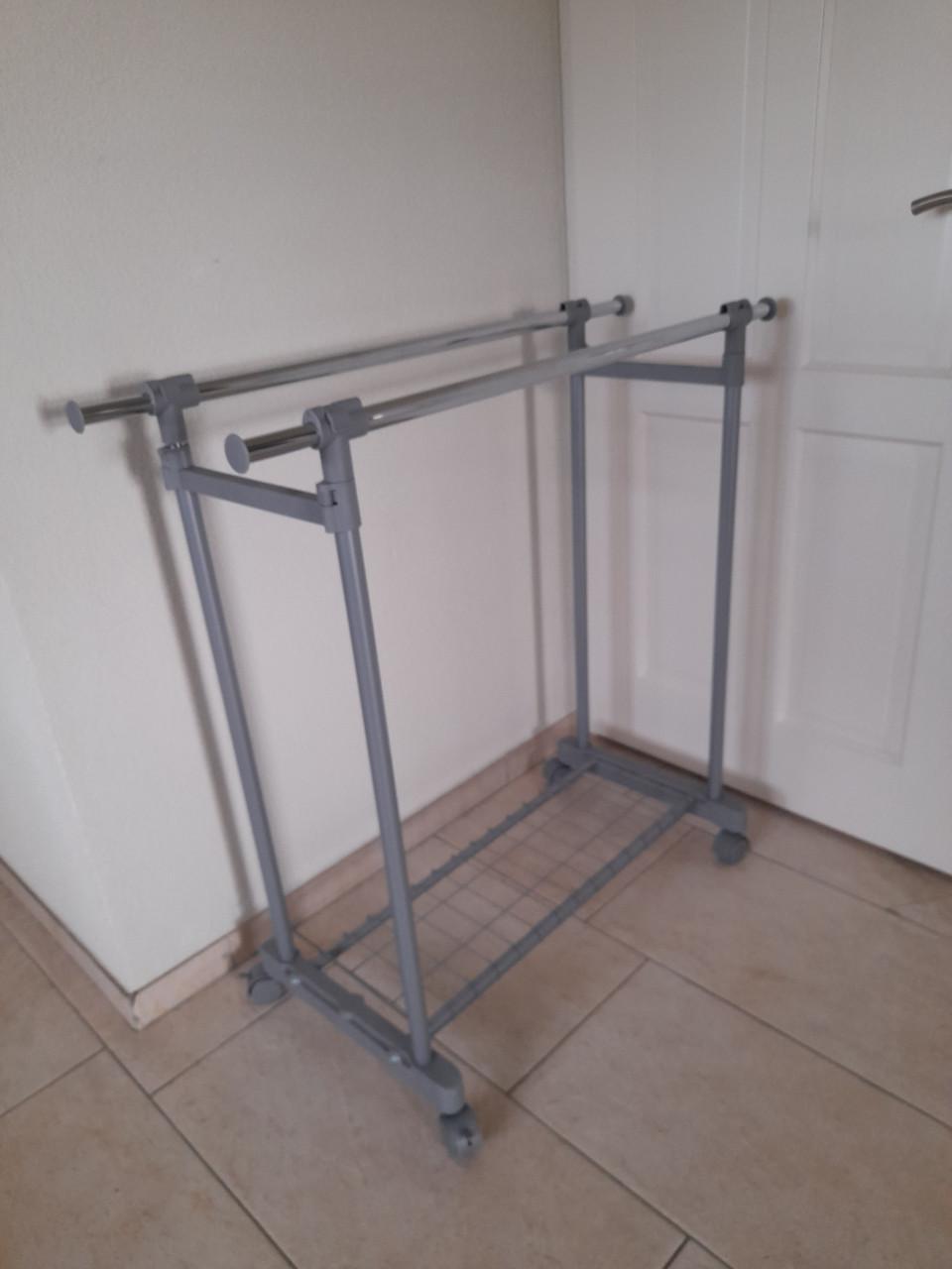 Kleding rek (verstelbaar) z.g.a.n.