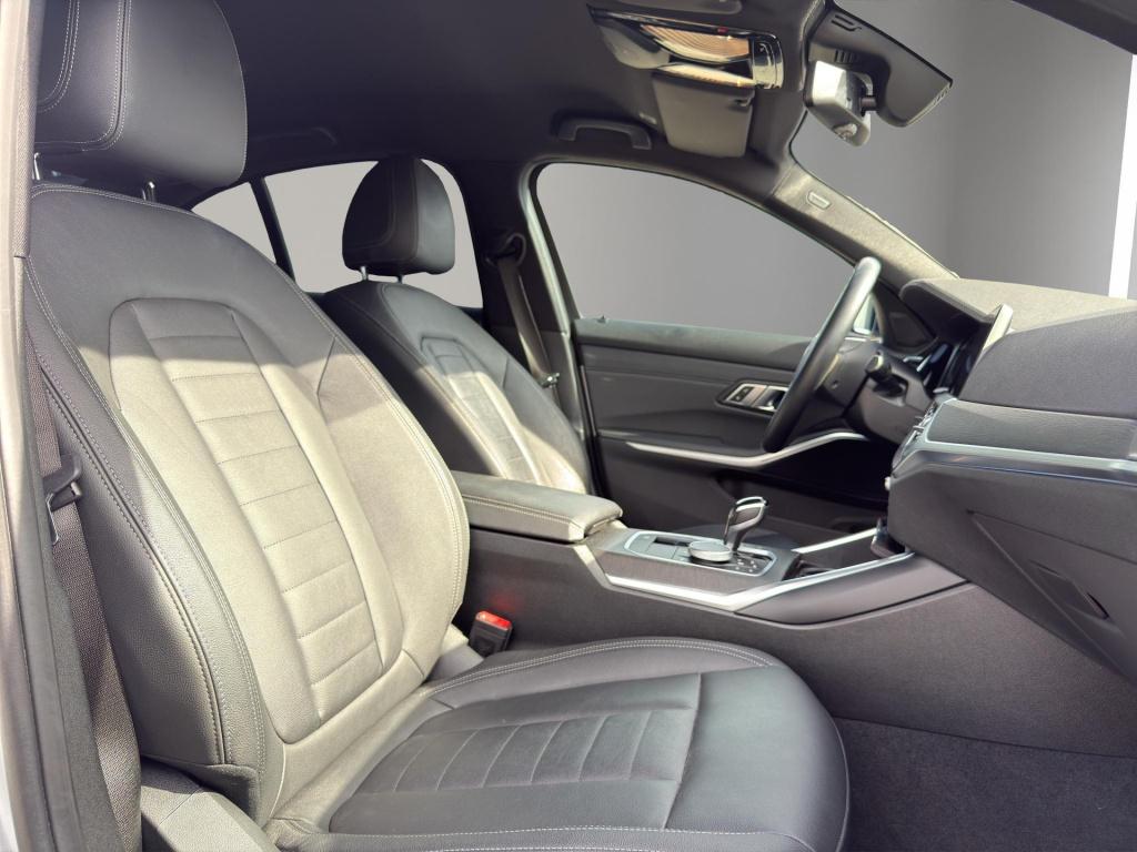 BMW 3-serie 330e m-sport | leer | camera | led | 19"|