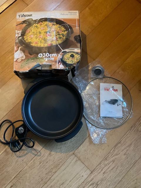 Nieuwe hapjespan 30 cm. Met glazen deksel