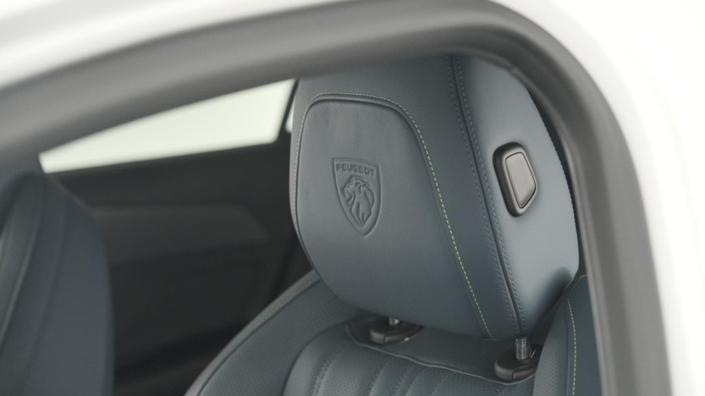 Peugeot 308 puretech 130 gt pack business | camera | dodehoekdetectie | app