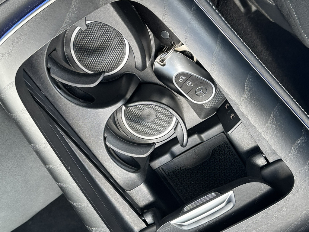 Mercedes-Benz E-Klasse 300 e amg line l panoramadak l 360 camera l head-up 