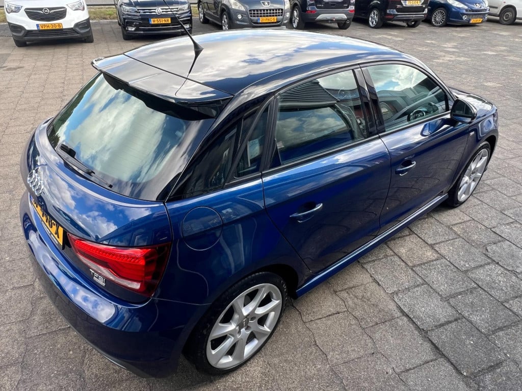 Audi A1 Sportback 1.0 tfsi adrenalin, s-line, navi enz...
