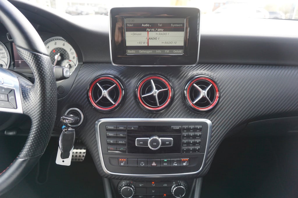 Mercedes-Benz A-Klasse 250 sport airco / navi / carplay / stoelverw. / crui