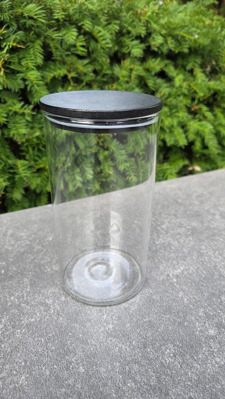 Ronde Puntgave Glazen Voorraadpot met houten deksel.