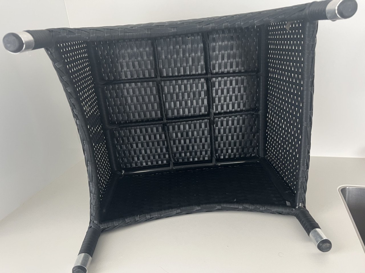 Tafeltje/voetenbank zwart wicker, aluminium frame 49x44x40,5 cm