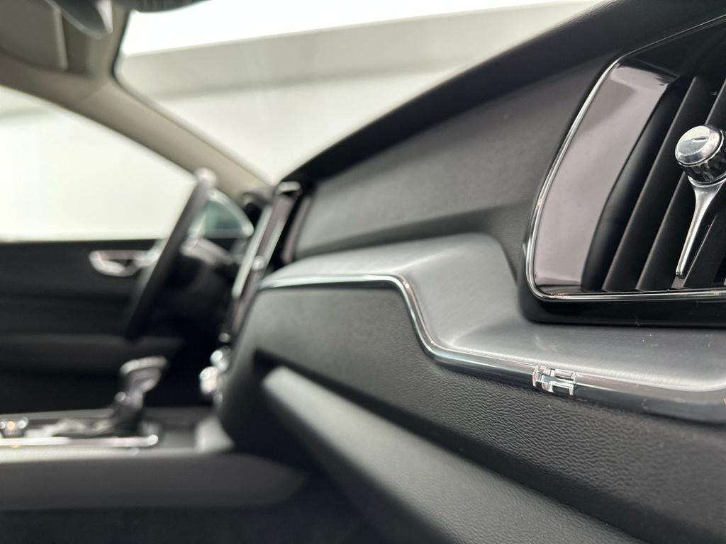 Volvo XC60 t5 253pk momentum| adap.cruise| trekhaak| leder| stoel.verw.