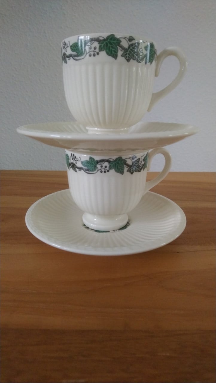 Set van 2 Wedgwood Stratford kop en schotels