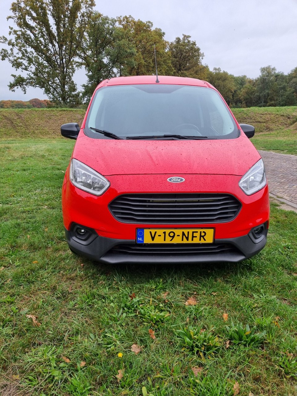 Ford transit courier benzine 1.0