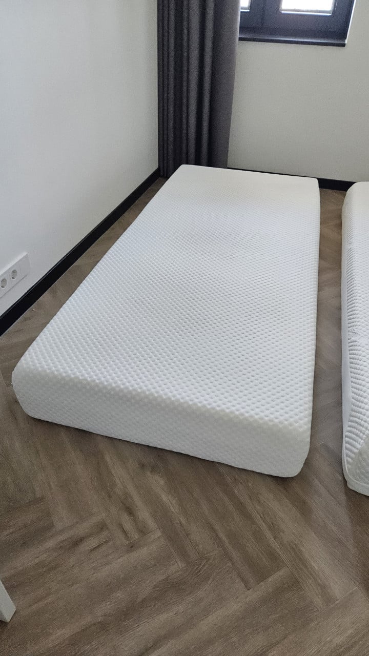 TEMPUR matras 2X ( serie CLOUD, 22 cm dik )