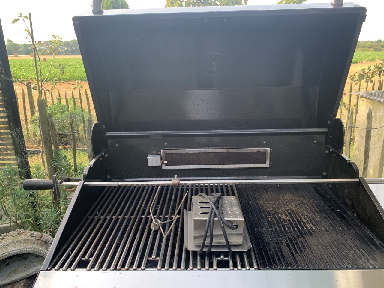 Buitenkeuken met bbq en wokbrander