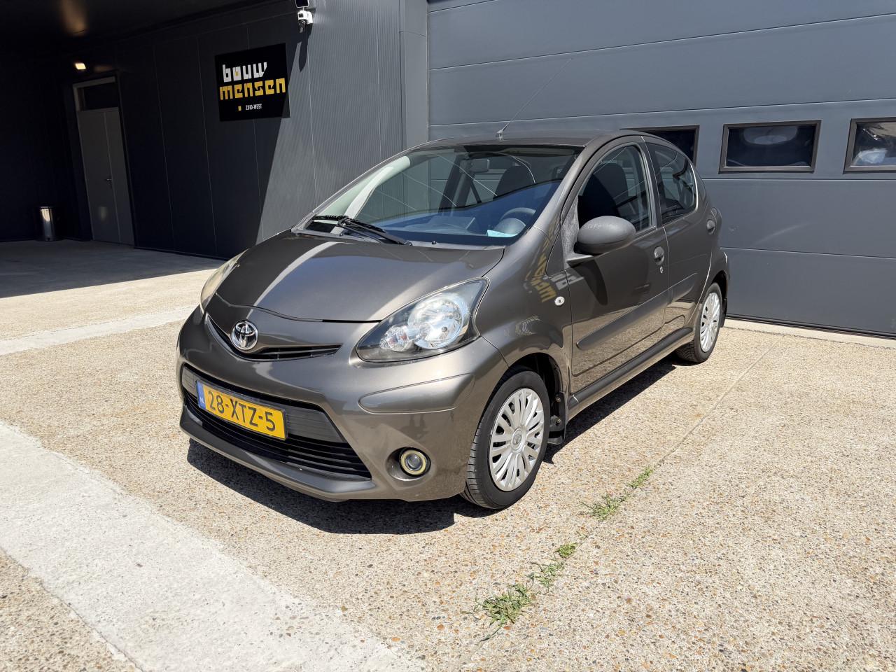 Toyota Aygo 1.0 12V Vvt-i 5DRS 2012 Bruin  Airco Apk Nap Navi