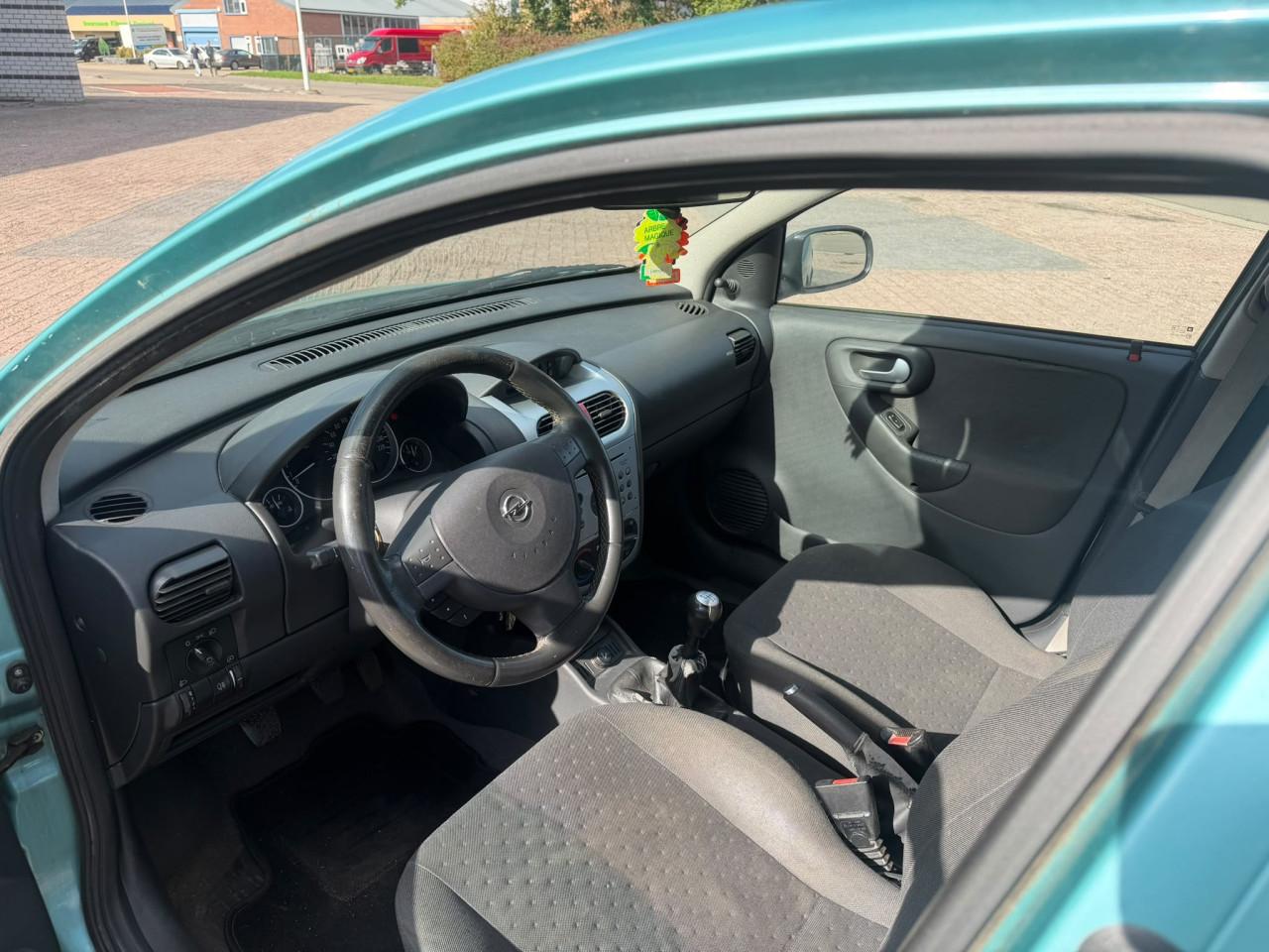 Opel corsa bj 2003  1100 euro
