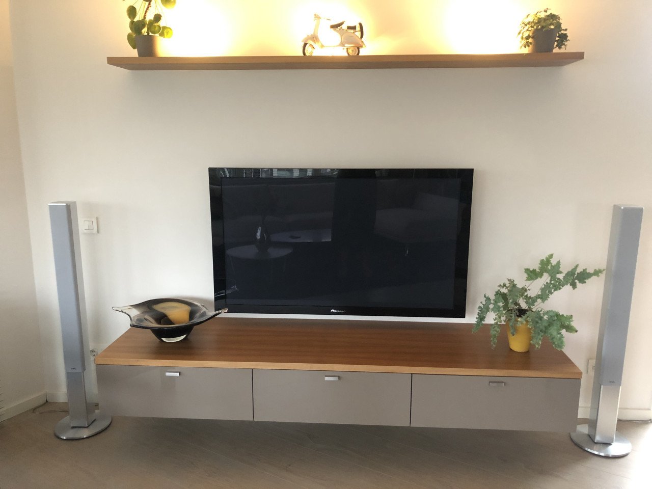 Te koop TVkast van Interstar