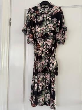 Zwarte bloemenjurk dames